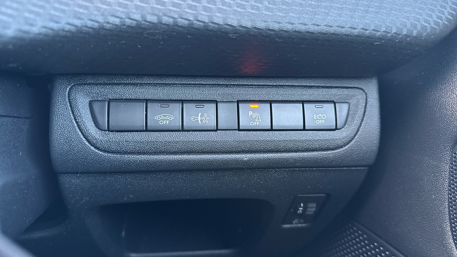 Used Peugeot 2008 2018 for sale - 77172909: Photo 24