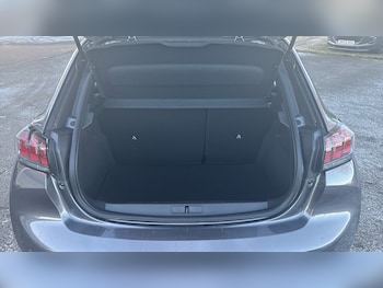 Used Peugeot 208 2023 for sale - 77104492: Photo