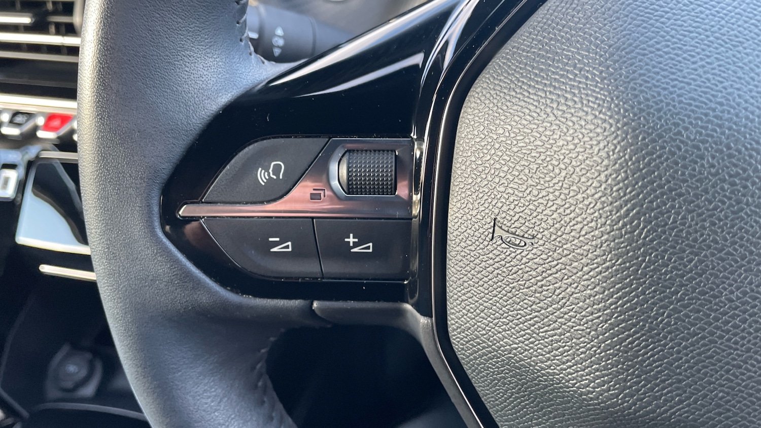 Used Peugeot 2008 2023 for sale - 77379109: Photo 27