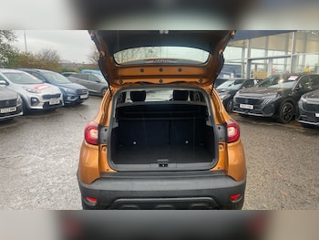 Used Renault Captur 2018 for sale - 76532142: Photo