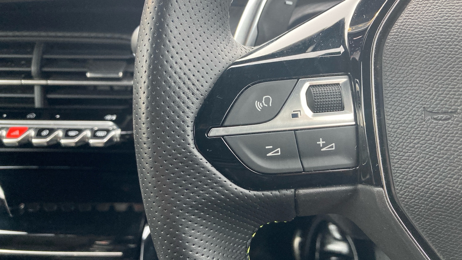 Used Peugeot 2008 2024 for sale - 77847616: Photo 25