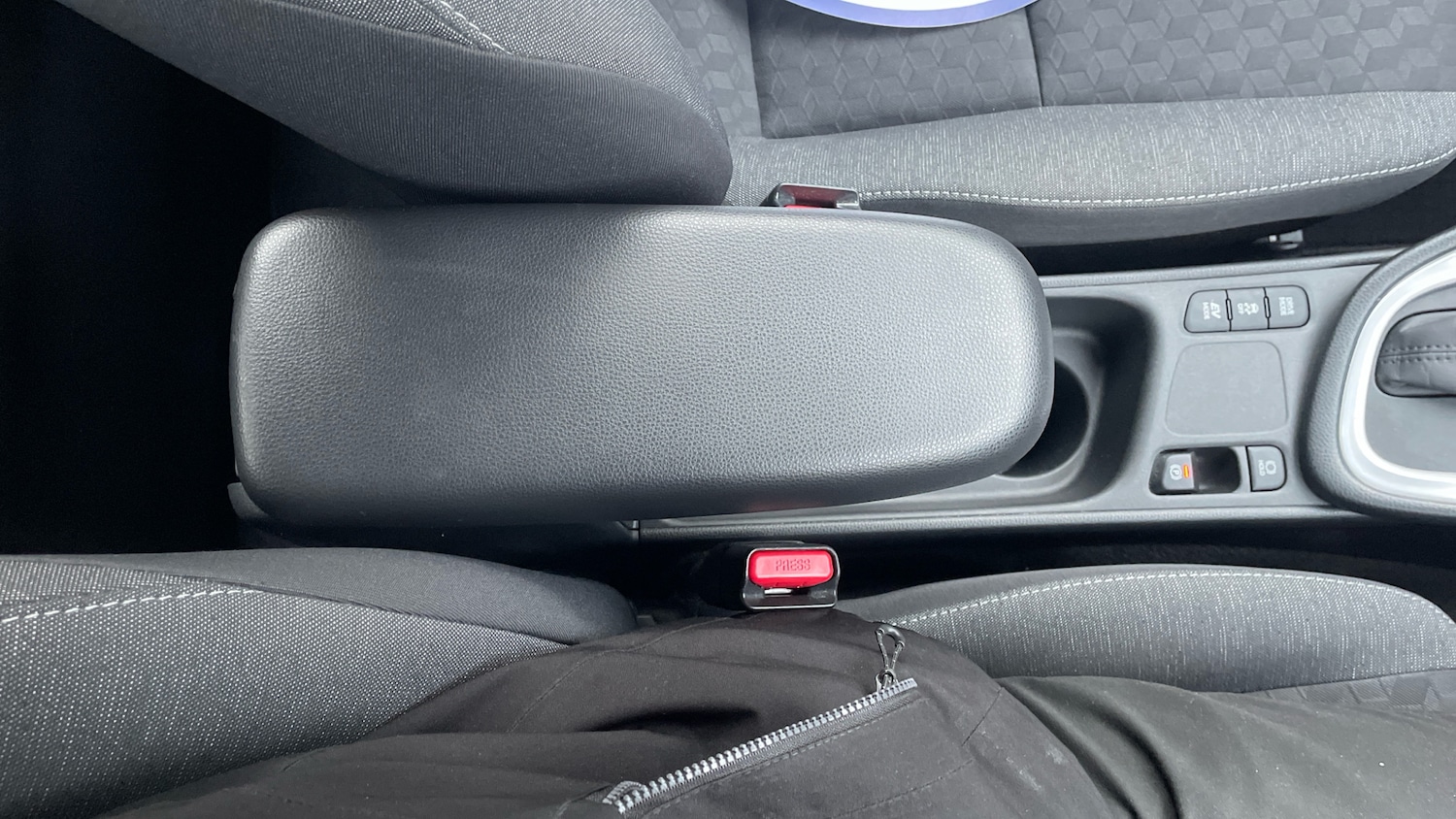 Used Toyota Yaris 2020 for sale - 77247235: Photo 42