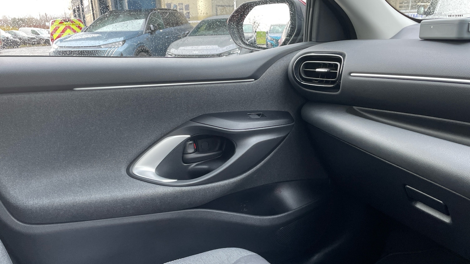 Used Toyota Yaris 2020 for sale - 77247235: Photo 43