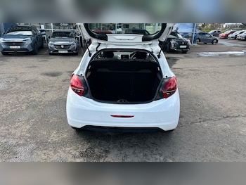 Used Peugeot 208 2018 for sale - 78028511: Photo