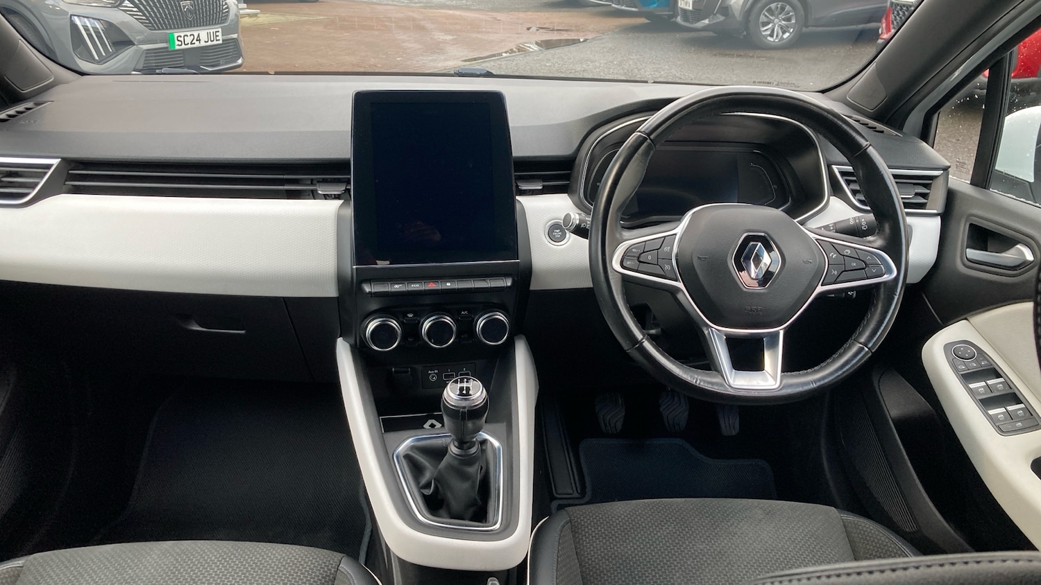 Used Renault Clio 2021 for sale - 76497176: Photo 10