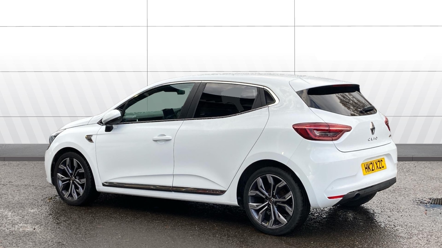 Used Renault Clio 2021 for sale - 76497176: Photo 2