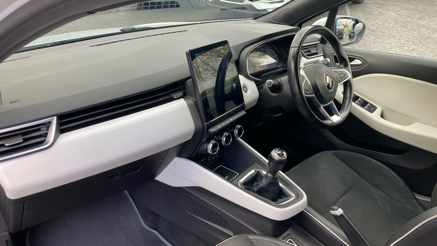 Used Renault Clio 2021 for sale - 76497176: Photo 9