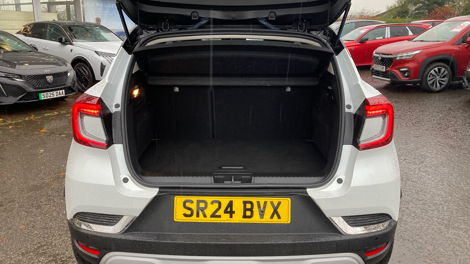 Used Renault Captur 2024 for sale - 76452632: Photo 4