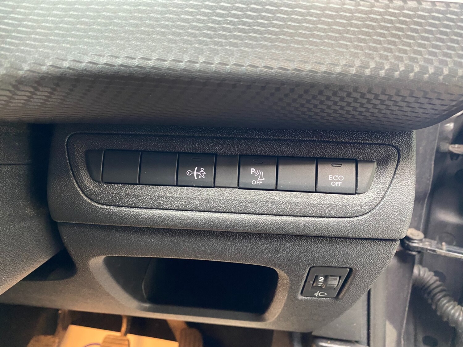 Used Peugeot 2008 2015 for sale - 76594332: Photo 15