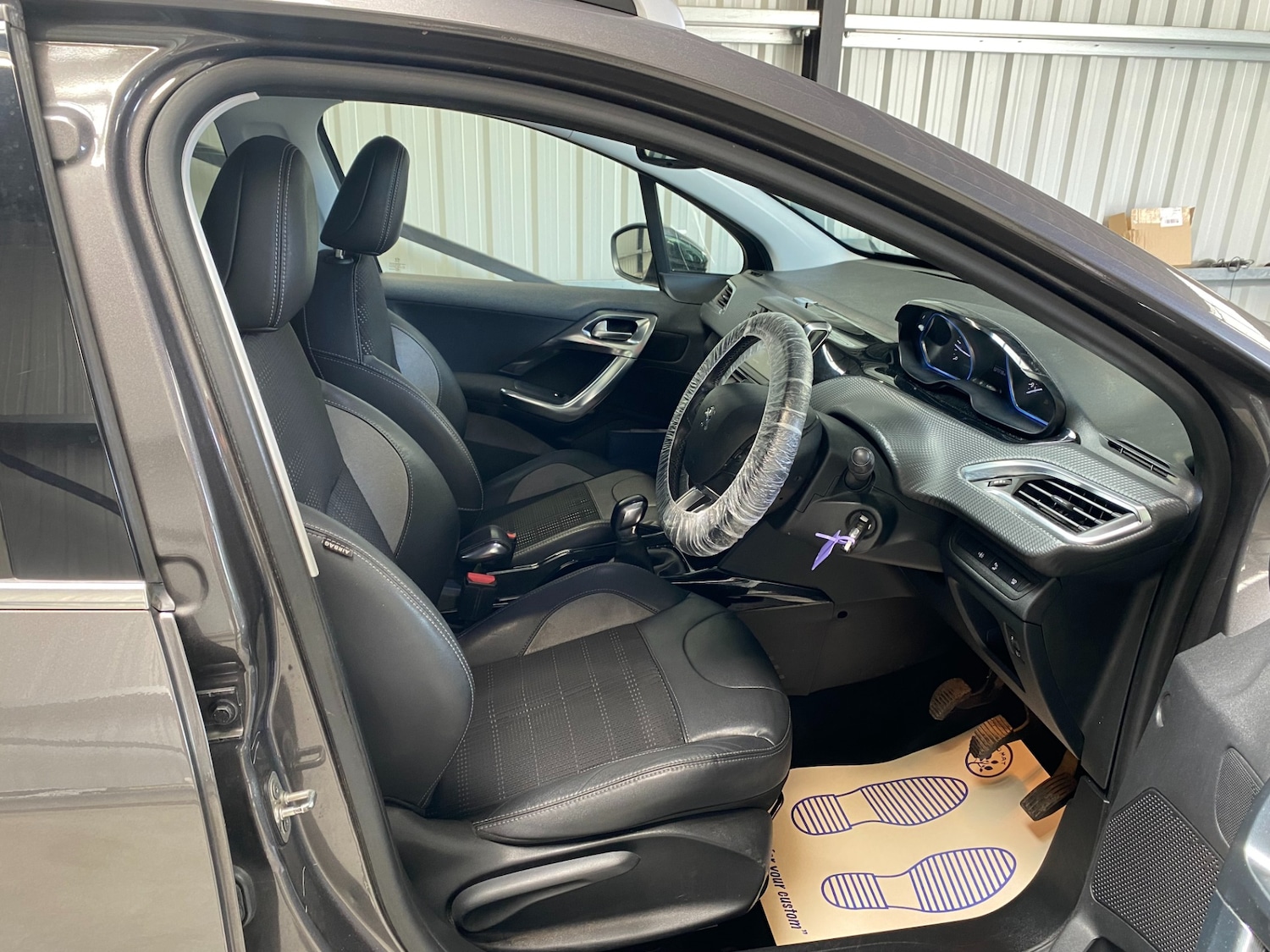 Used Peugeot 2008 2015 for sale - 76594332: Photo 16