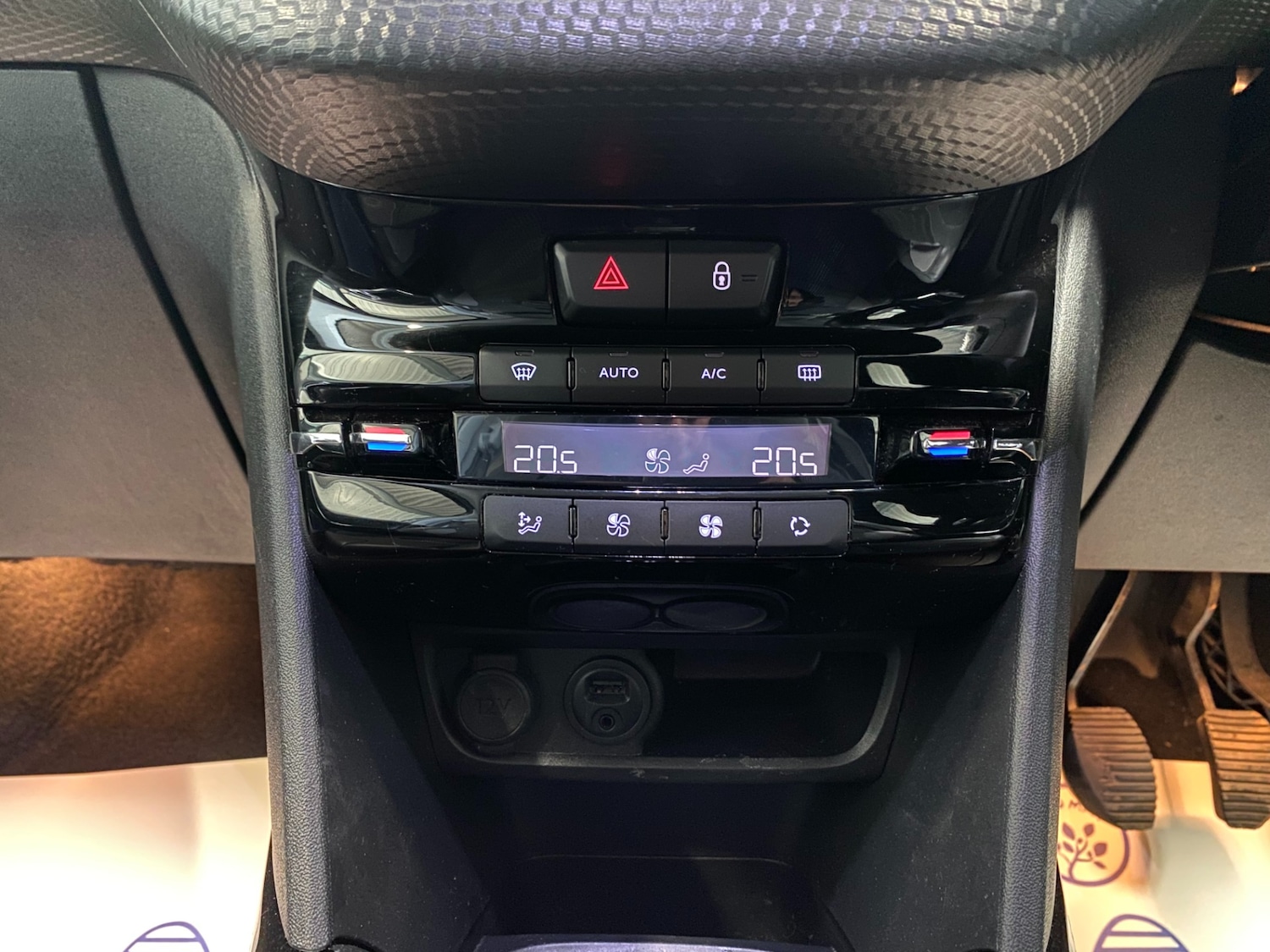 Used Peugeot 2008 2015 for sale - 76594332: Photo 24