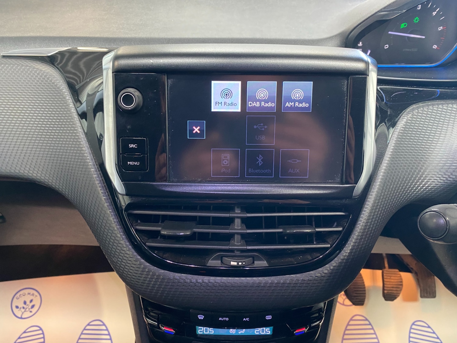 Used Peugeot 2008 2015 for sale - 76594332: Photo 26