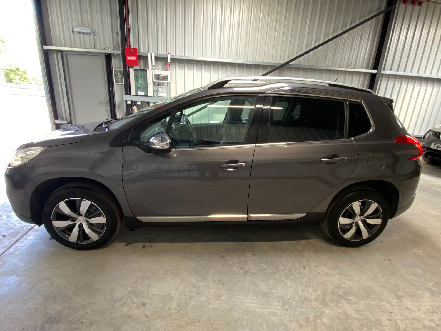 Used Peugeot 2008 2015 for sale - 76594332: Photo 8