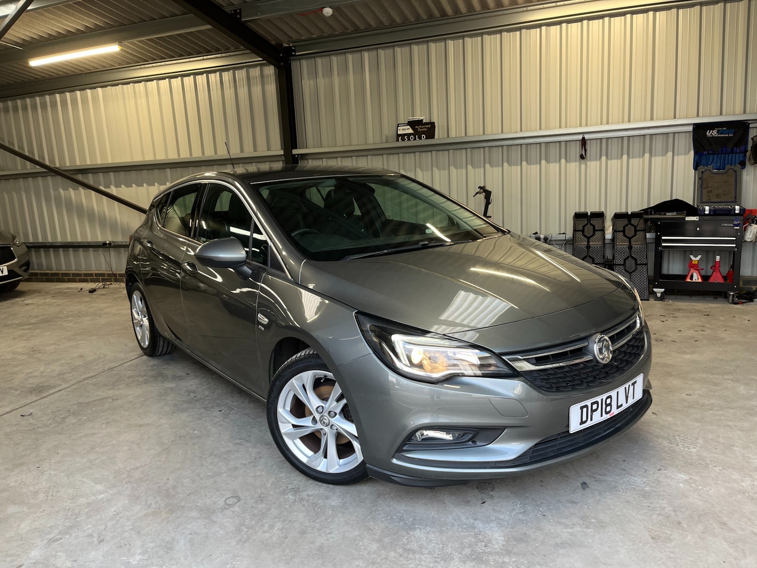 Used Vauxhall Astra 2018 for sale - 76648247: Photo 1