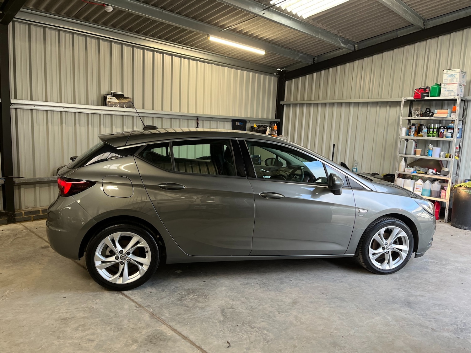 Used Vauxhall Astra 2018 for sale - 76648247: Photo 2