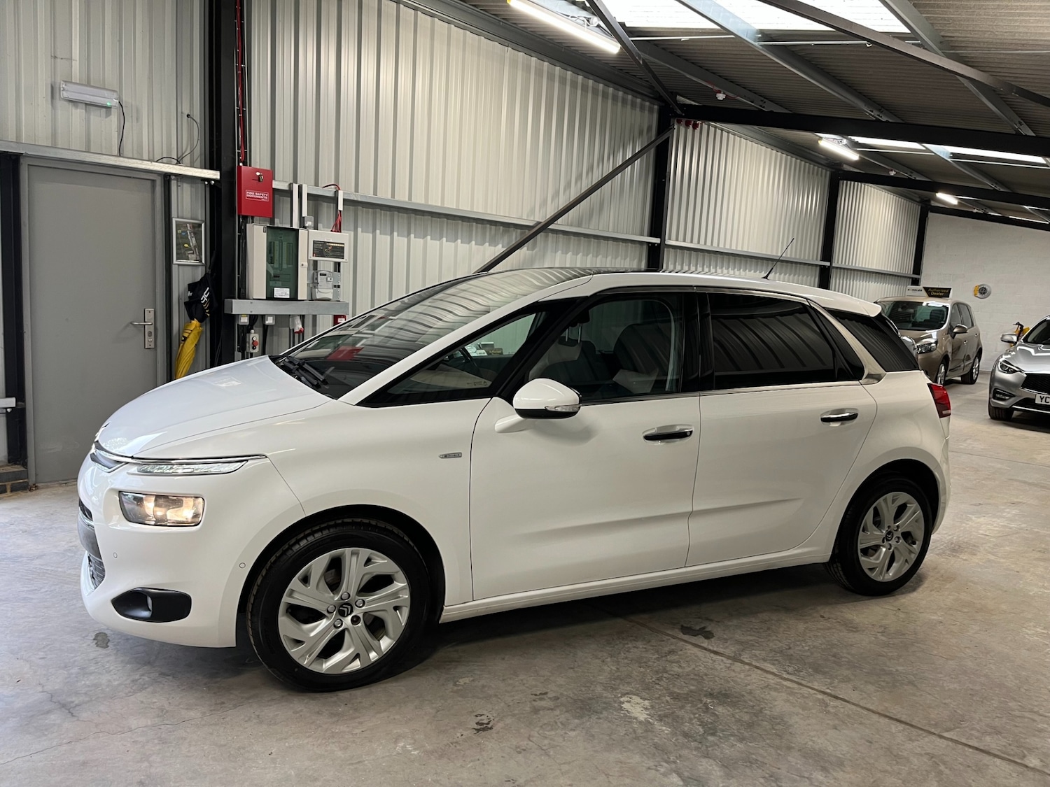 Used Citroen C4 Picasso 2015 for sale - 76571328: Photo 8