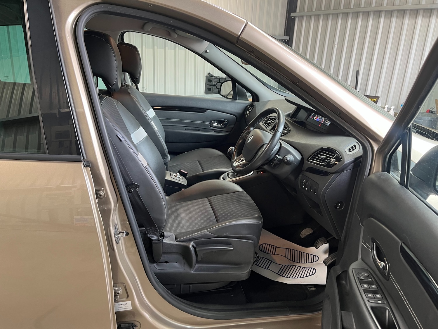 Used Renault Scenic 2015 for sale - 76571430: Photo 19