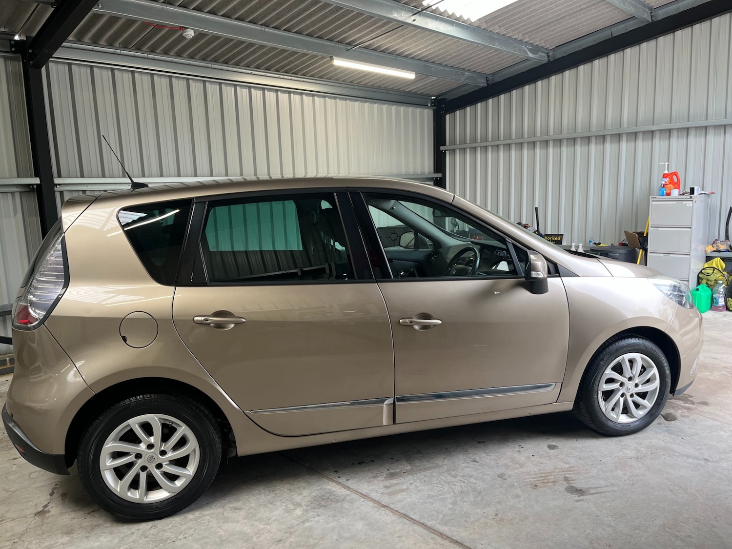 Used Renault Scenic 2015 for sale - 76571430: Photo 2
