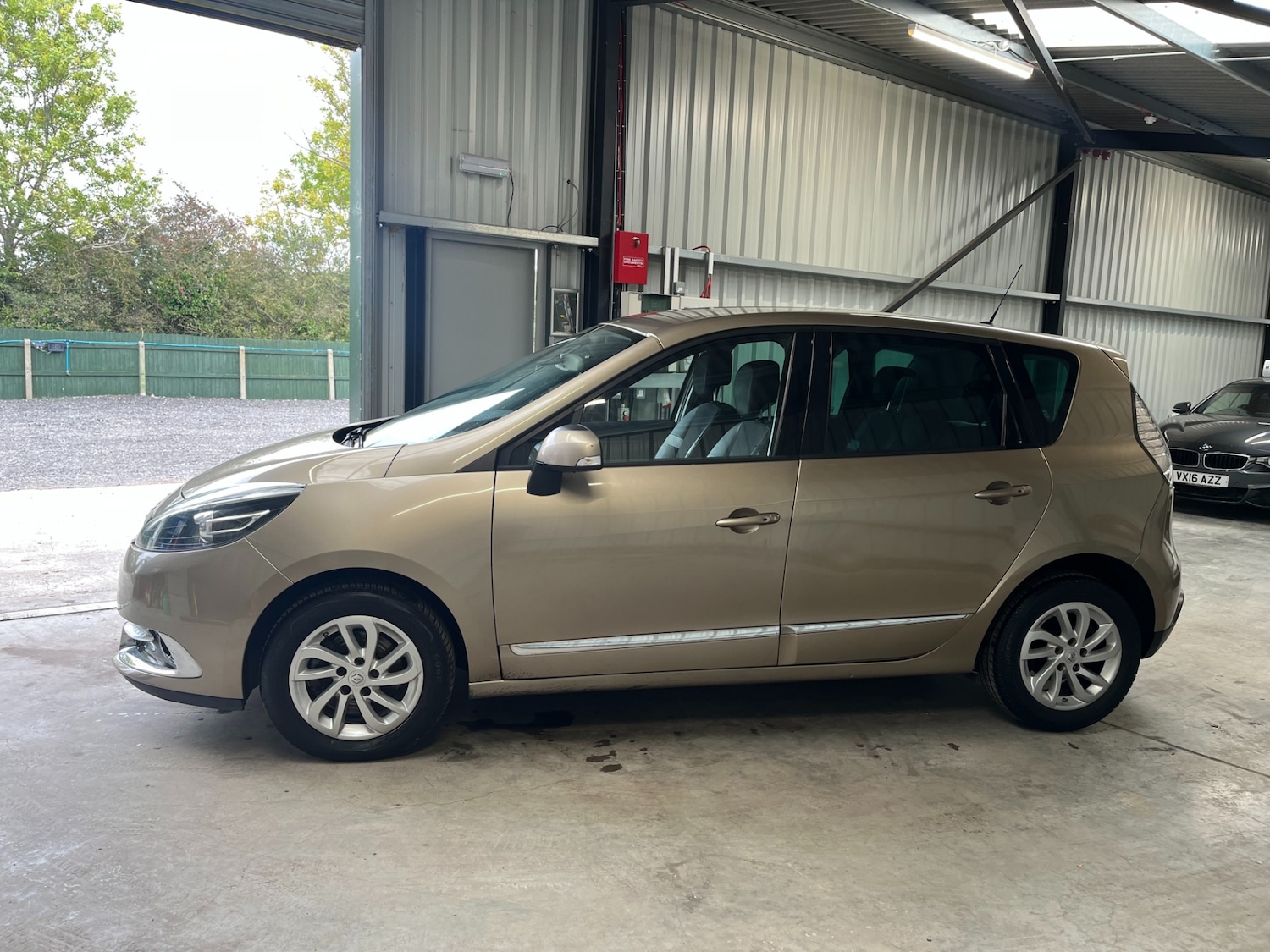 Used Renault Scenic 2015 for sale - 76571430: Photo 9