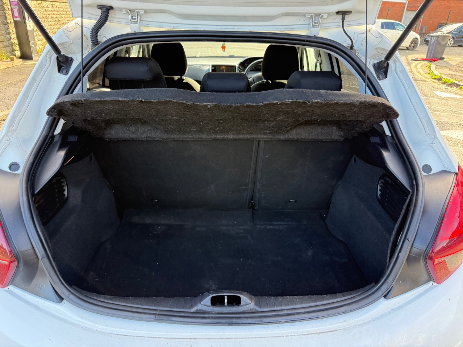 Used Peugeot 208 2016 for sale - 76596656: Photo 19