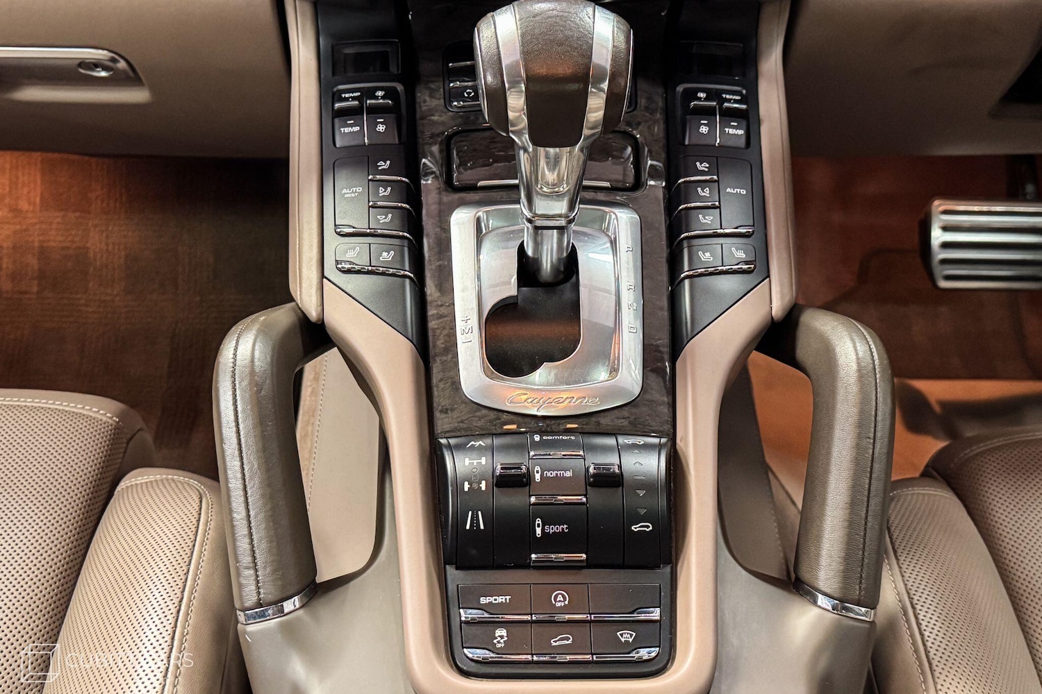 Used Porsche Cayenne 2011 for sale - 76201088: Photo 32