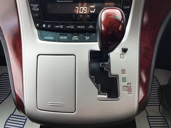 Used Toyota Vellfire 2010 for sale - 70268173: Photo 44