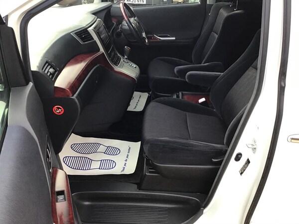 Used Toyota Vellfire 2010 for sale - 70268173: Photo 9