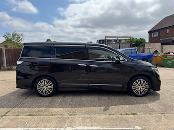 Used Nissan Elgrand 2019 for sale - 76544652: Photo