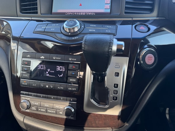 Used Nissan Elgrand 2013 for sale - 76249939: Photo 24