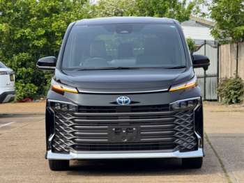 Used Toyota Voxy 2024 for sale - 74493232: Photo