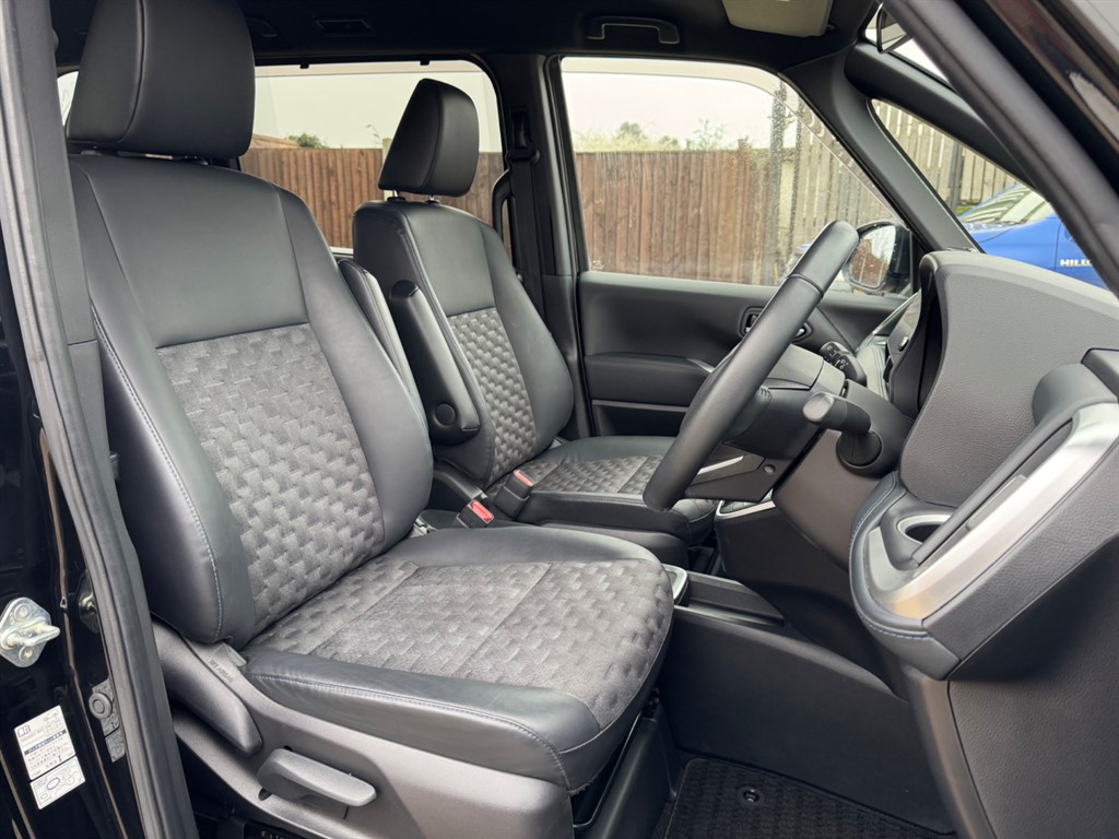 Used Toyota Voxy 2022 for sale - 77797876: Photo 11