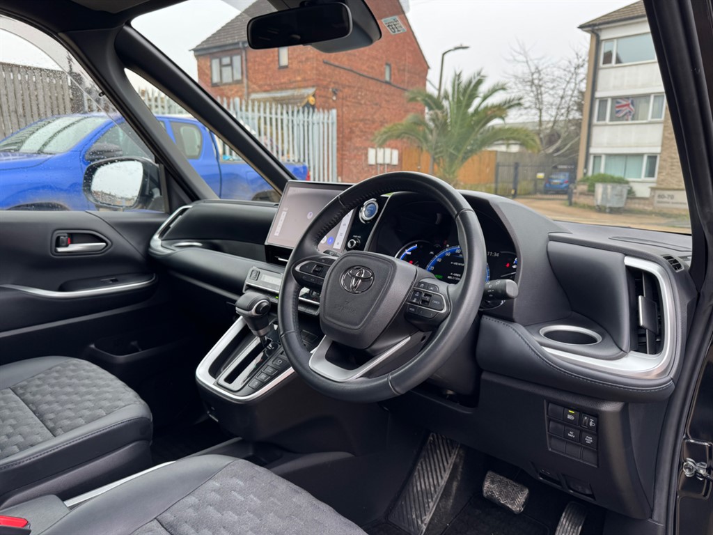 Used Toyota Voxy 2022 for sale - 77797876: Photo 12