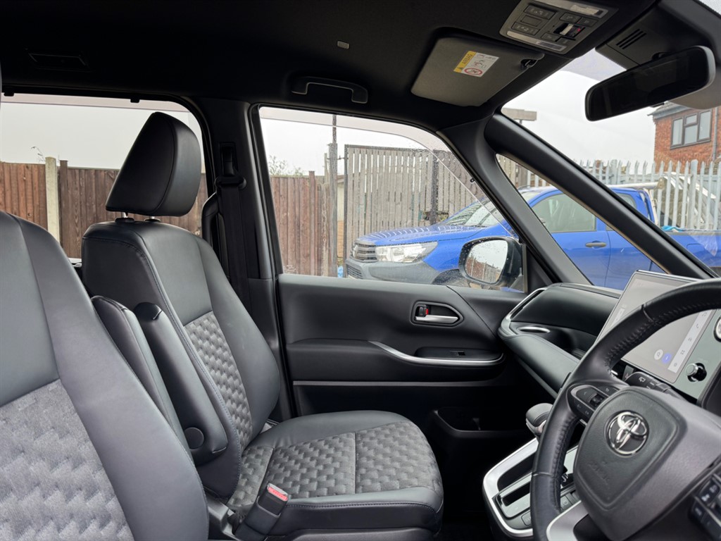 Used Toyota Voxy 2022 for sale - 77797876: Photo 13