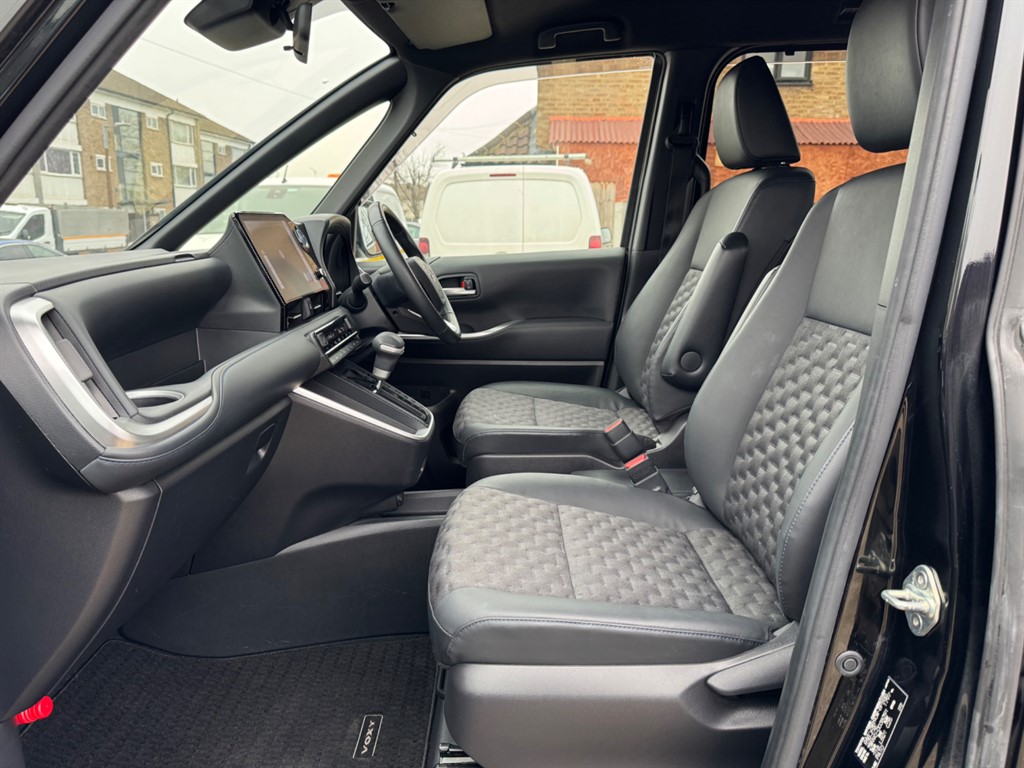 Used Toyota Voxy 2022 for sale - 77797876: Photo 15