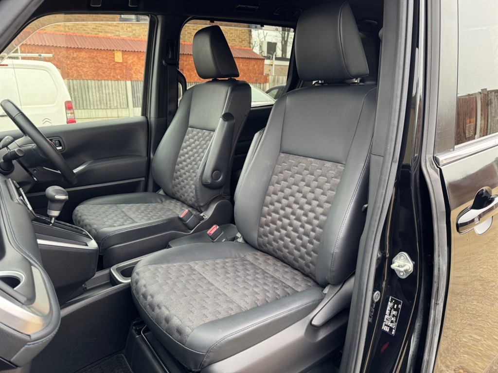 Used Toyota Voxy 2022 for sale - 77797876: Photo 16