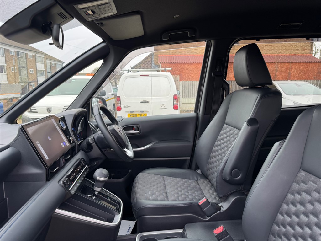 Used Toyota Voxy 2022 for sale - 77797876: Photo 18