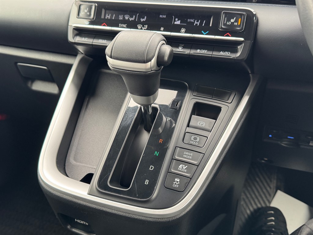 Used Toyota Voxy 2022 for sale - 77797876: Photo 30