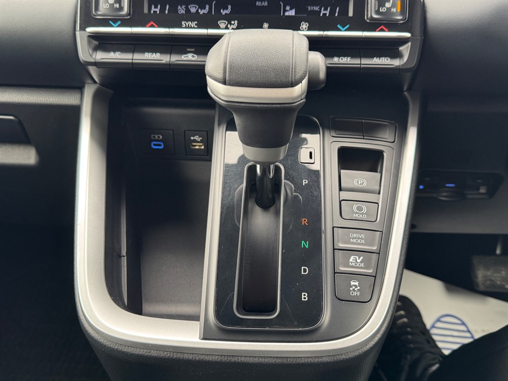 Used Toyota Voxy 2022 for sale - 77797876: Photo 31