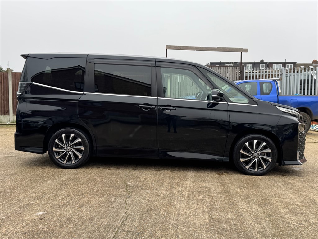 Used Toyota Voxy 2022 for sale - 77797876: Photo 7