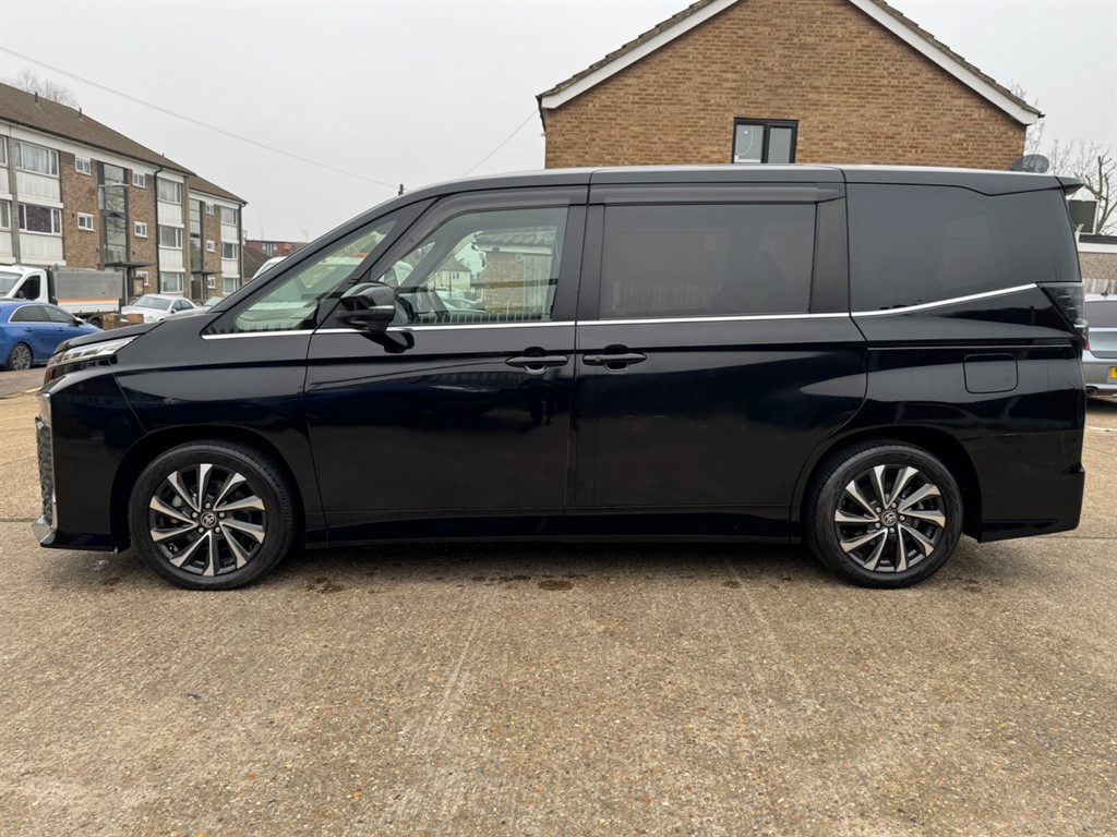 Used Toyota Voxy 2022 for sale - 77797876: Photo 8