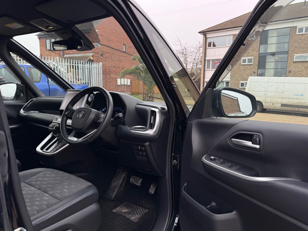 Used Toyota Voxy 2022 for sale - 77797876: Photo 9