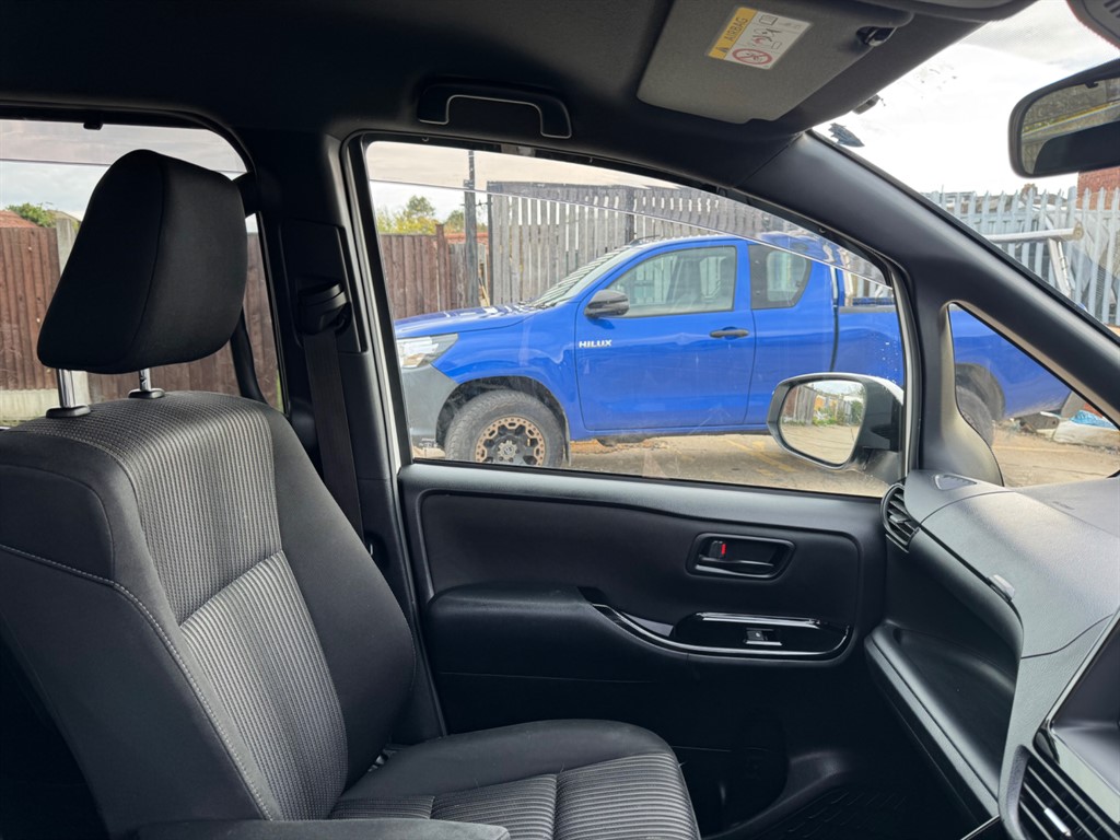 Used Toyota Voxy 2017 for sale - 76480001: Photo 13