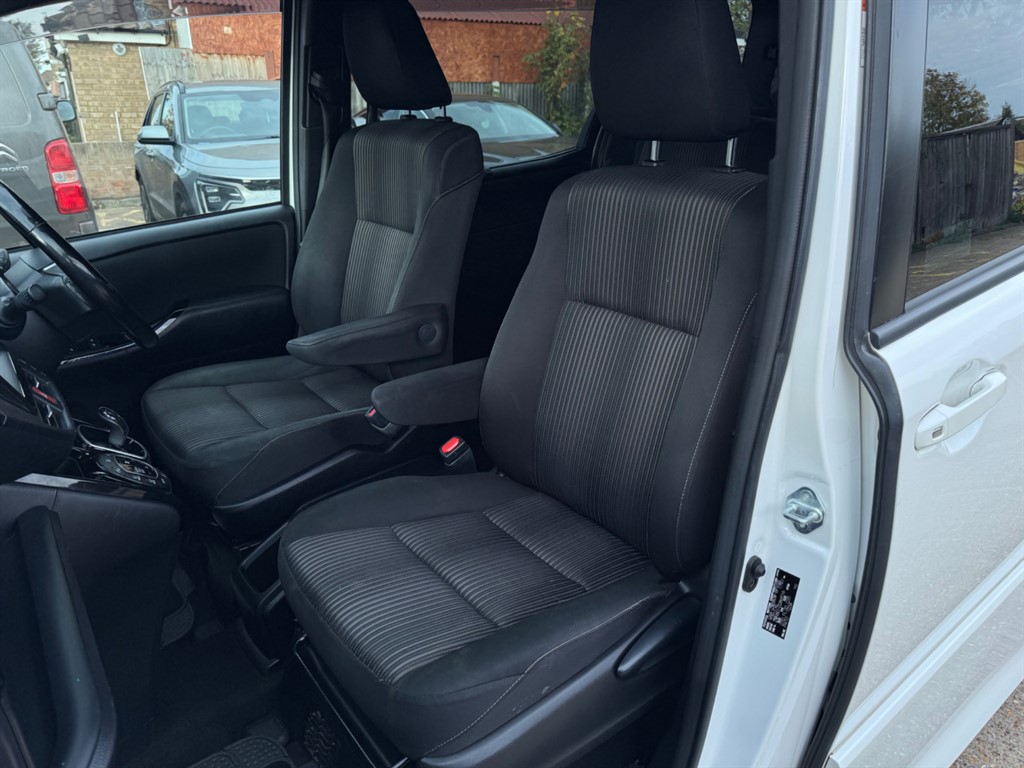 Used Toyota Voxy 2017 for sale - 76480001: Photo 16