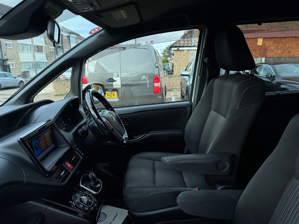 Used Toyota Voxy 2017 for sale - 76480001: Photo 18