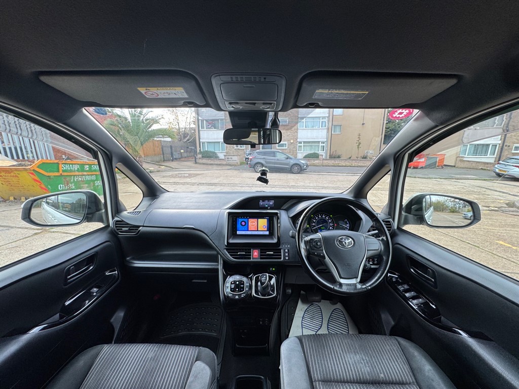 Used Toyota Voxy 2017 for sale - 76480001: Photo 19