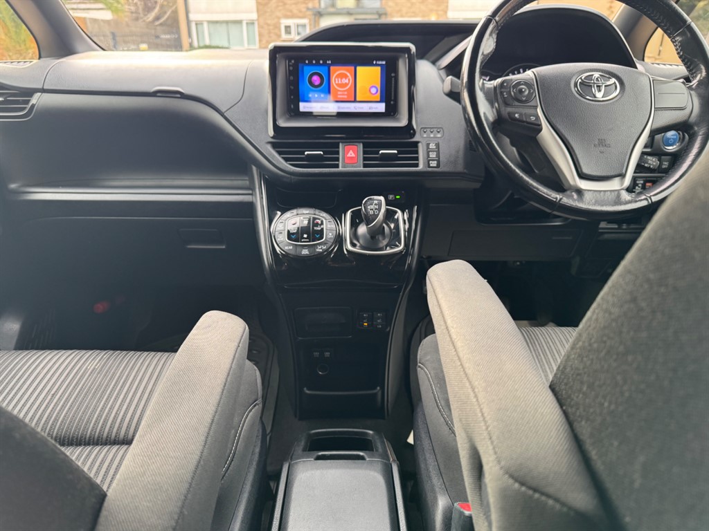 Used Toyota Voxy 2017 for sale - 76480001: Photo 23