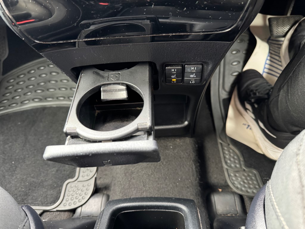 Used Toyota Voxy 2017 for sale - 76480001: Photo 26