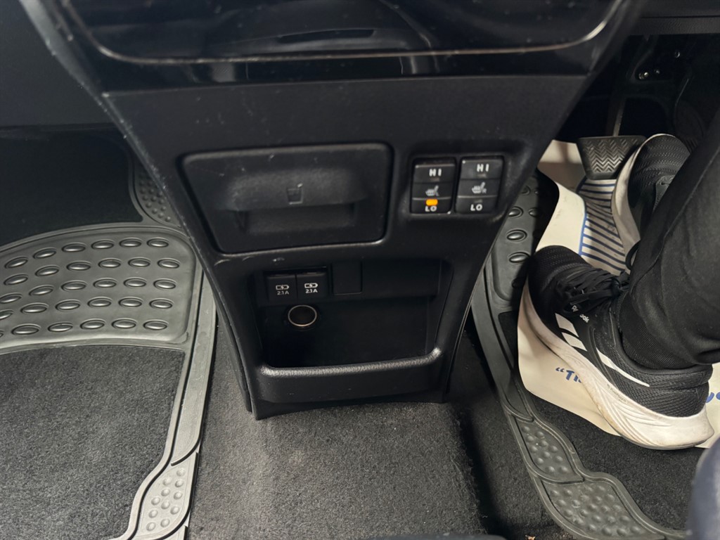 Used Toyota Voxy 2017 for sale - 76480001: Photo 27