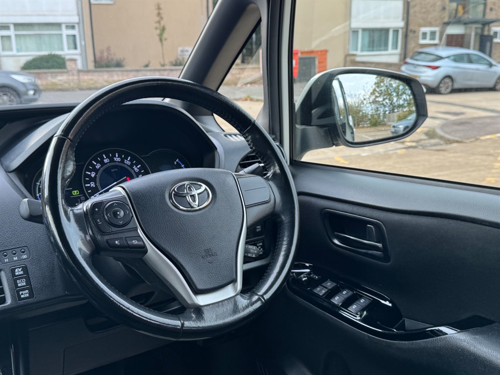 Used Toyota Voxy 2017 for sale - 76480001: Photo 28