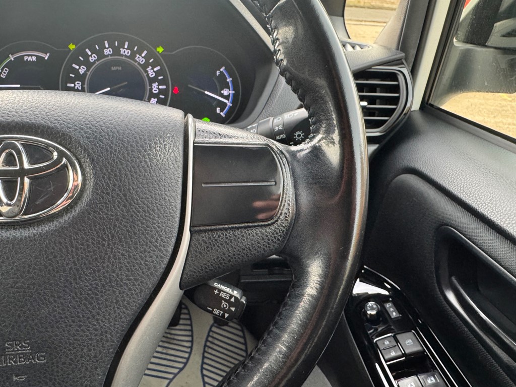 Used Toyota Voxy 2017 for sale - 76480001: Photo 33